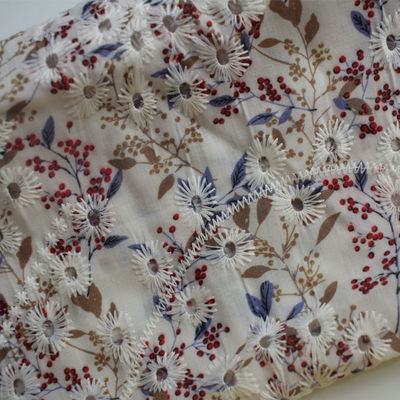 中型の重量80の綿20ポリエステル生地の服装によって刺繍されるレース