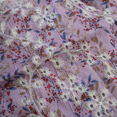 中型の重量80の綿20ポリエステル生地の服装によって刺繍されるレース