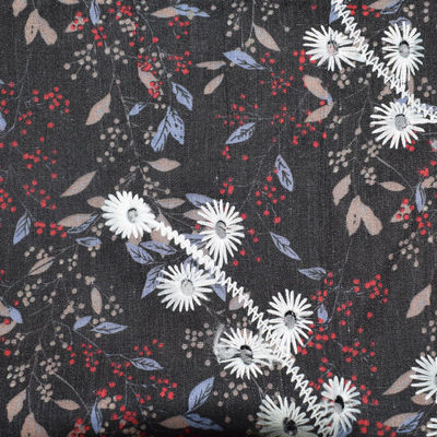 中型の重量80の綿20ポリエステル生地の服装によって刺繍されるレース