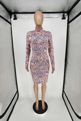 長い袖の高いつばが付いているセクシーで堅いバトックは極度の短い服を印刷した